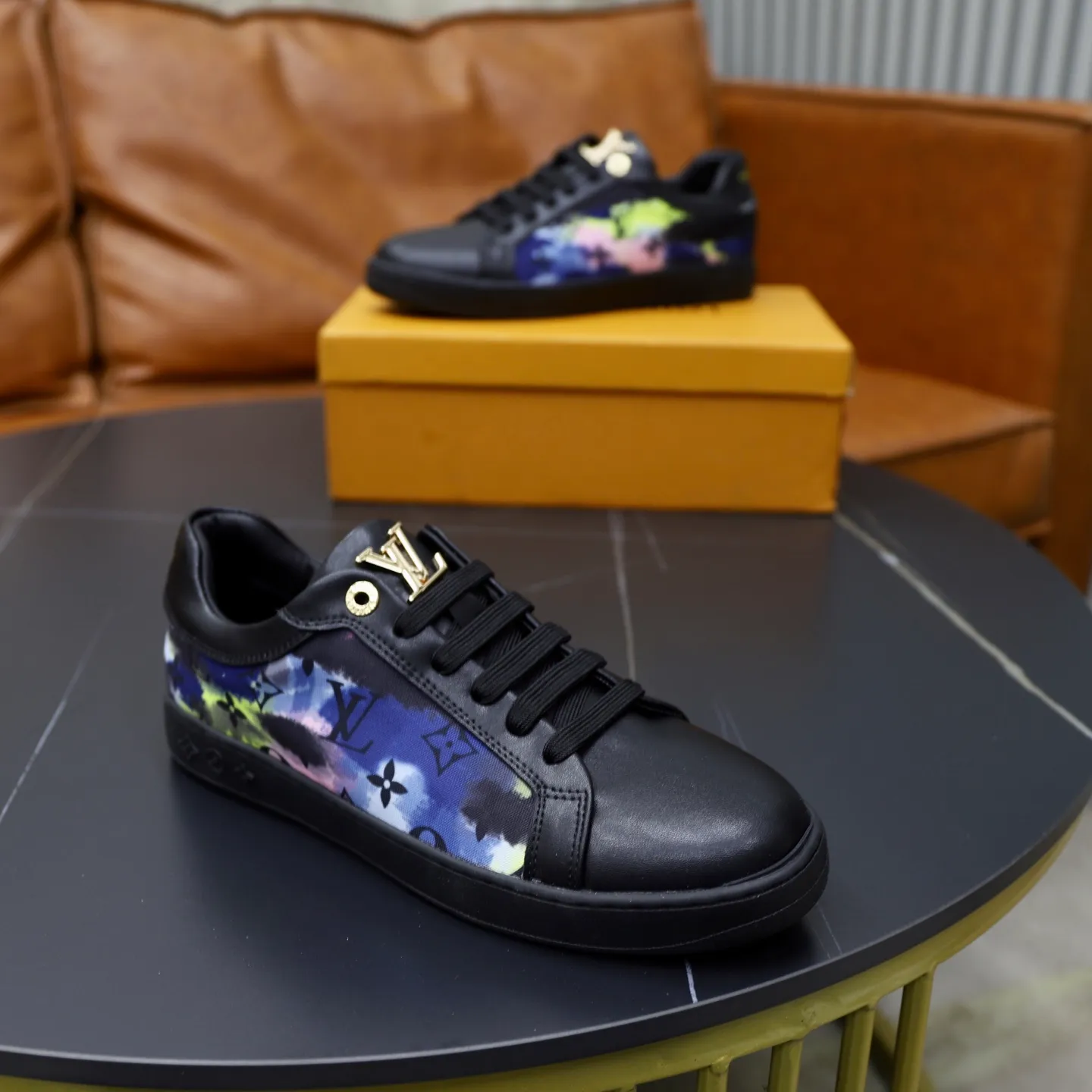 Ex-factory price: 400💰🙅‍♂️🙅‍♂️🙅‍♂️ Brand: LV Louis Vuitton Standard code: 38-44 (45 customized) Grade: Same as the official website Material: Original material splicing Comfortable and breathable lining Lightweight and wear-resistant sports outsole Style category: Men's fashionable casual shoes Running sneakers Distinguished luxury brand elements Top luxury Color: actual picture color